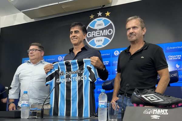 Quinteros é apresentado como treinador do Grêmio: “É um desafio muito bonito para minha carreira”