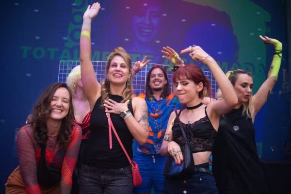 Festa no Bar Ocidente realiza concurso de sósias da atriz Fernanda Torres