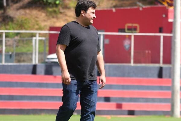 Grêmio consegue reduzir suspensão de Alberto Guerra por críticas à arbitragem do Gauchão 2025